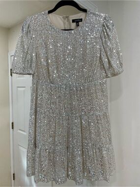 Speechless Juniors XS Silver Sequin Tiered Mini Dress